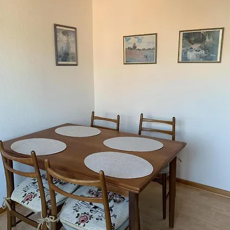 Helle, Gemuetliche In Ruhiger Wohnlage Und Sitzecke Im Gartenbereich Heikendorf