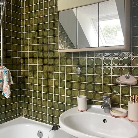 Helle, Gemuetliche In Ruhiger Wohnlage Und Sitzecke Im Gartenbereich דירה *